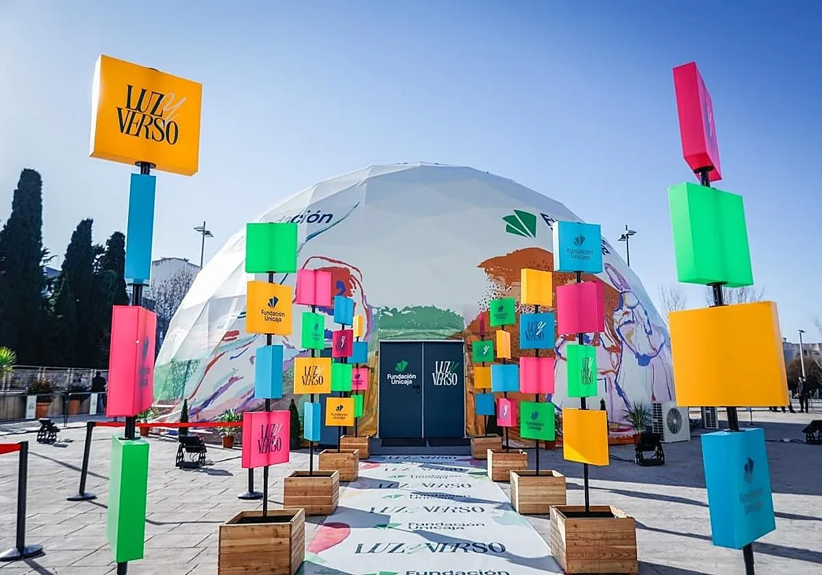 El espectáculo 'Luz y Verso' de Fundación Unicaja ofrece una experiencia sensorial en Sevilla