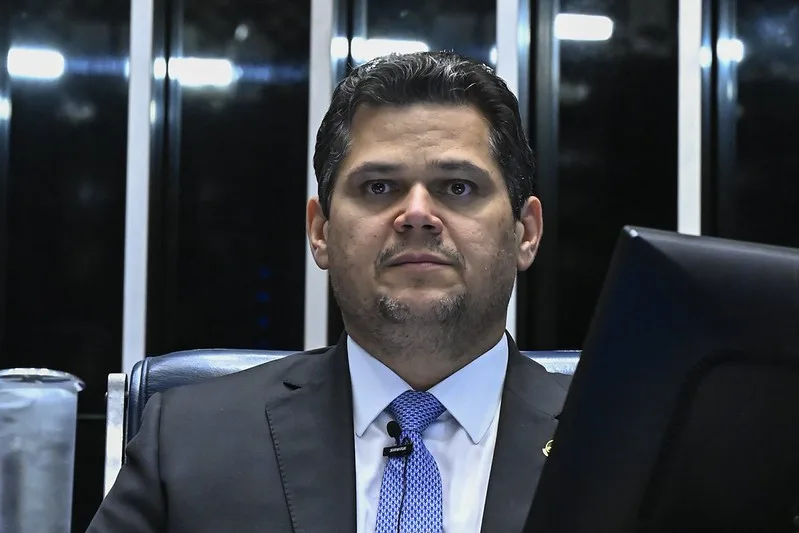 O cálculo de Davi Alcolumbre ao se reaproximar de Lula