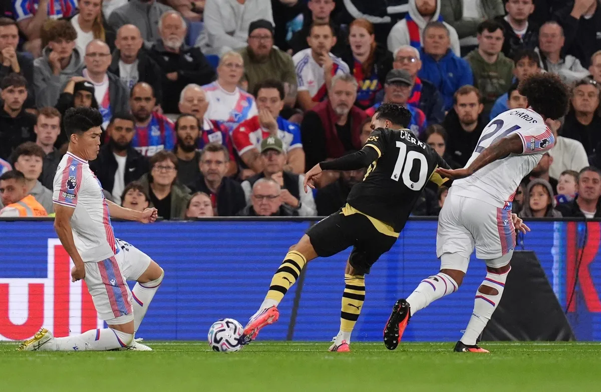 El Manchester City mejora con Cherki en un 1-4 al Crystal Palace