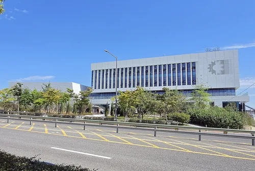 울산상의 신축회관 이전 맞춰 '6본부 12팀' 개편…기업지원 강화