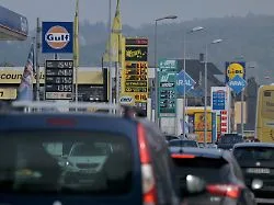 Profite fallen woanders an: Benzinpreisdeckel funktionieren, sind aber sinnlos