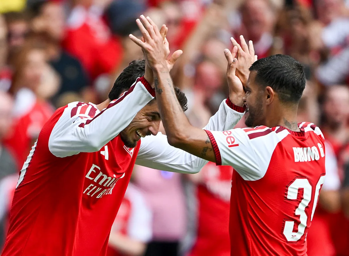 Arsenal domina o City e levanta a taça da Supercopa da Inglaterra