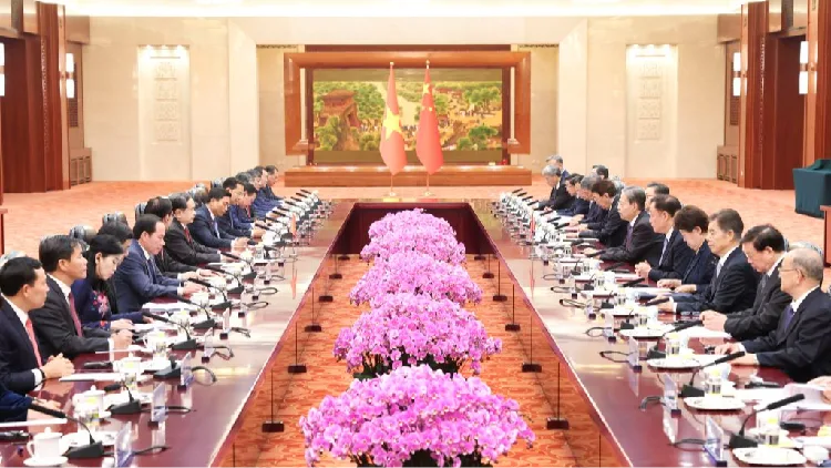 China's top legislator meets with Vietnam's National Assembly chairman