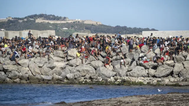 Mais de 3.000 menores estrangeiros em centros de acolhimento em Ceuta