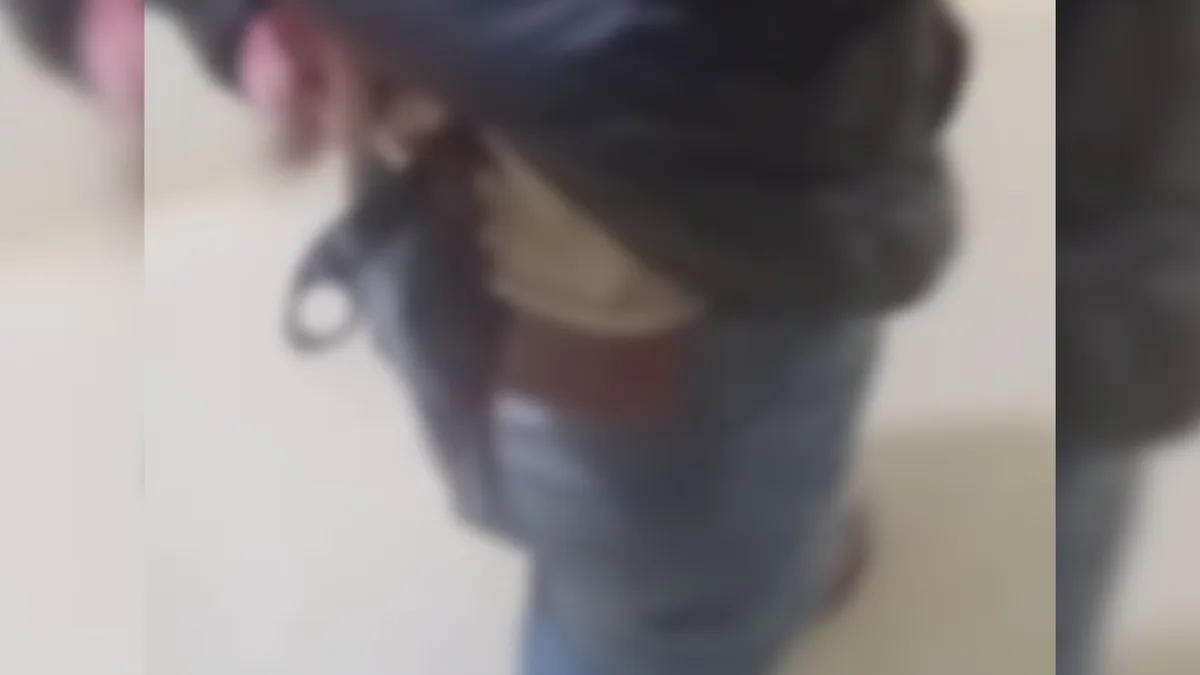 VÍDEO: homem dá entrada em hospital com faca cravada nas costas em Capão Bonito