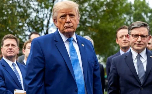 Trump criminaliza a inmigrantes en su intento de animar a votantes republicanos; dice que llegarán más si demócratas ganan intermedias