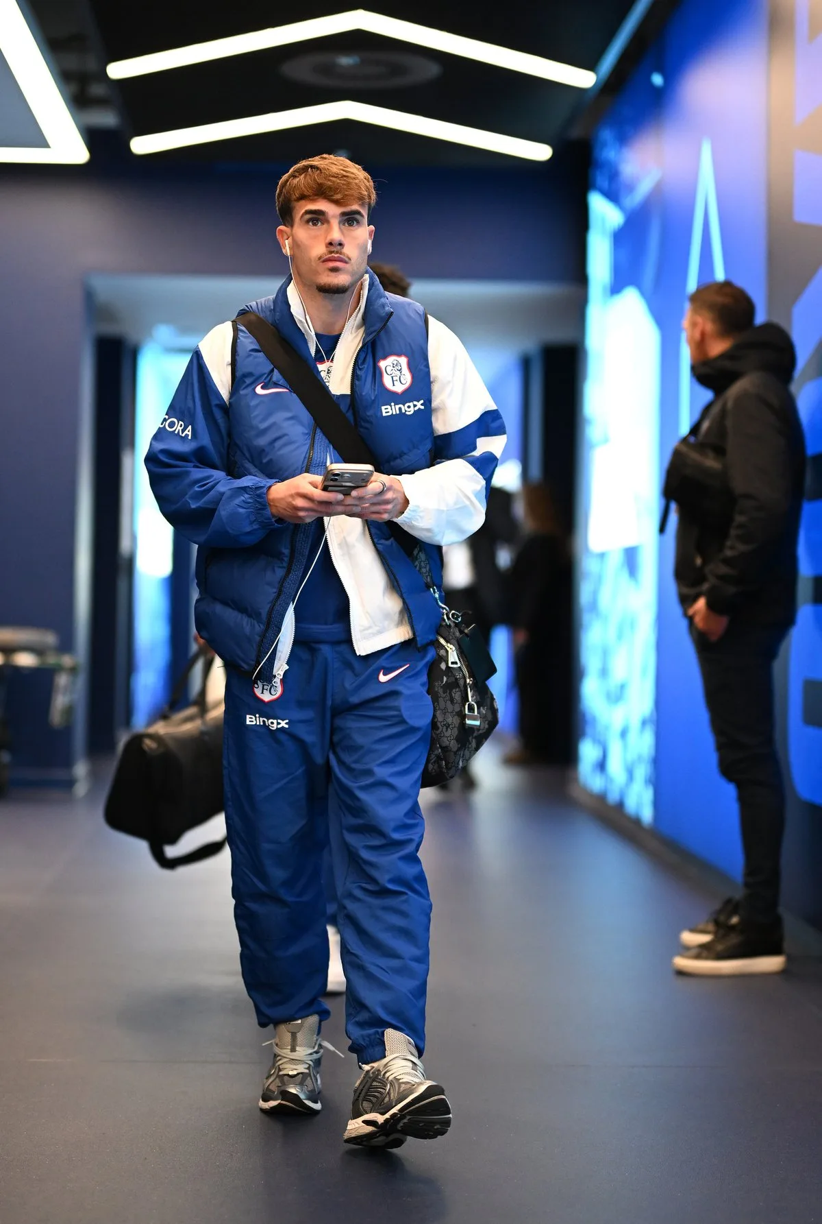 Why Pep Chavarria dropped out of Chelsea team at Everton after making trip
