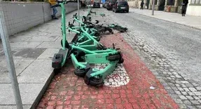 Carlos Moedas anuncia suspensão de trotinetes partilhadas em Lisboa