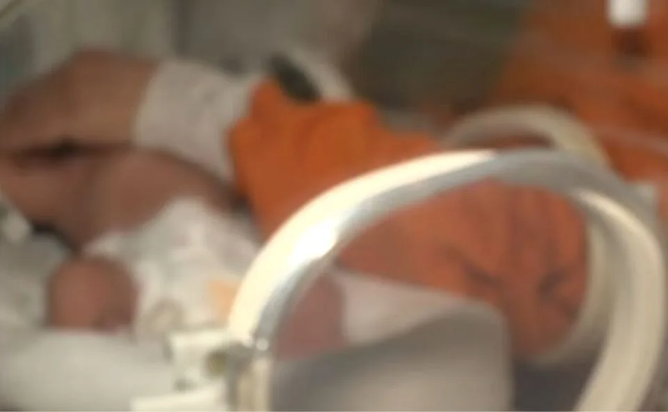Bebê abandonada dentro de sacola em Piraquara está estável e inicia alimentação no Hospital de Clínicas