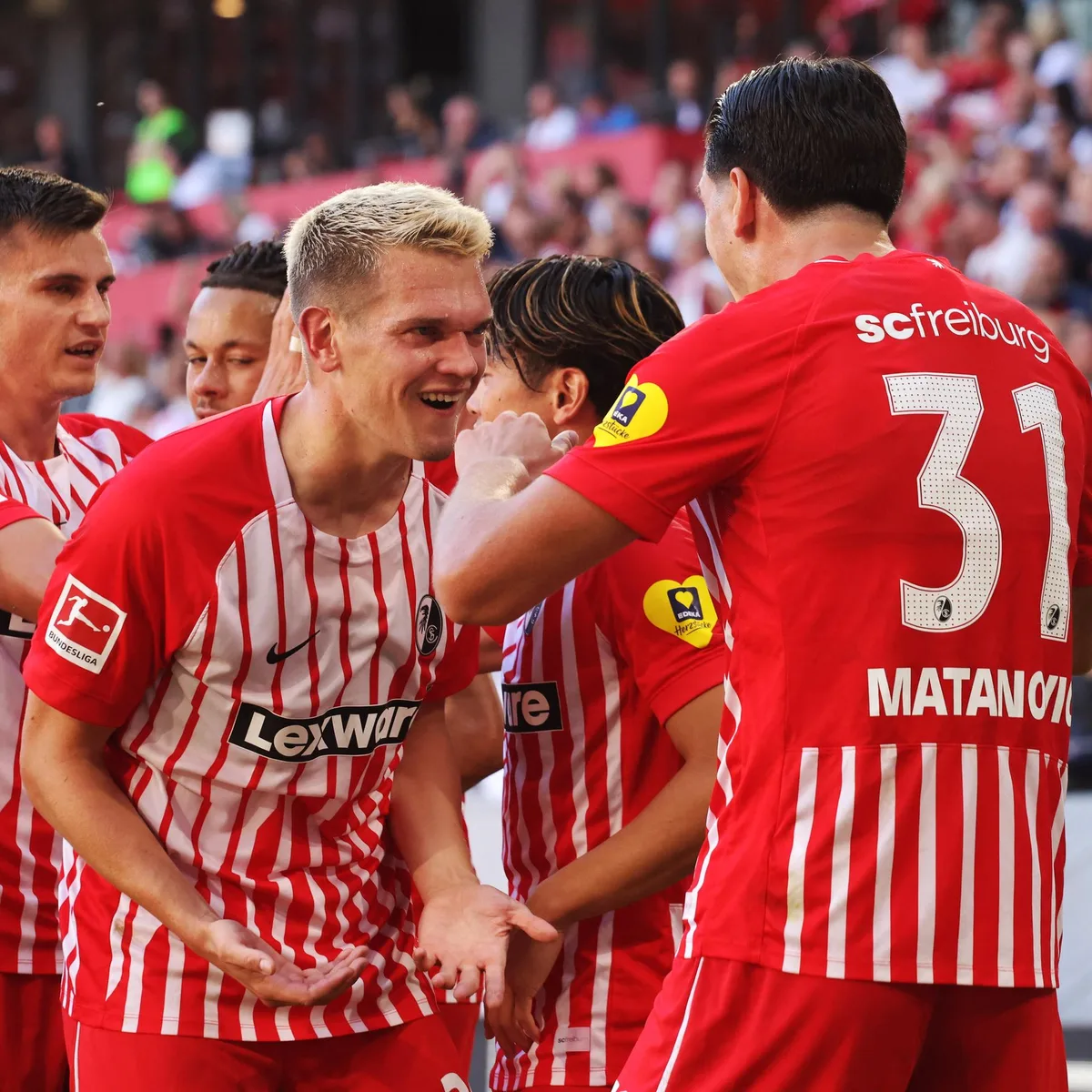 Fußball-Bundesliga - Freiburg nach deutlichem Sieg Tabellenführer