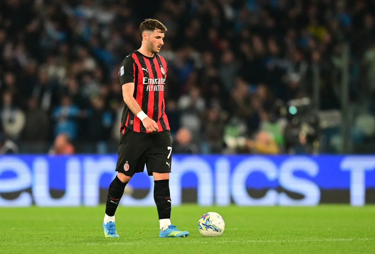 ¡Que siempre no! Santi Gimenez se queda en Italia tra no figurar en los transferibles del AC Milan