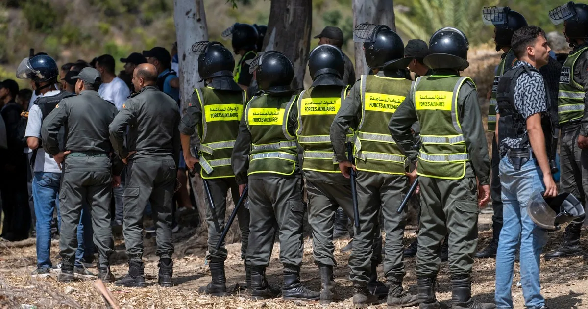 Un férreo cordón militar y un cambio de actitud de Marruecos: así se frenó un nuevo aluvión de migrantes en Ceuta