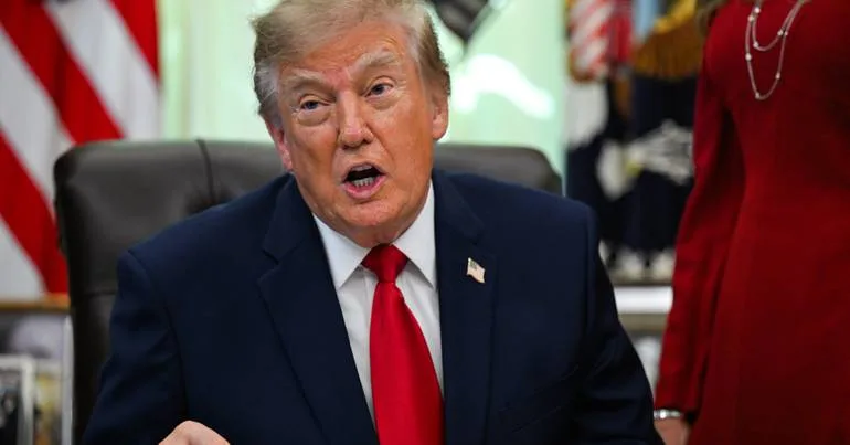 Trump declara "inimigos" os que dizem "IA"
