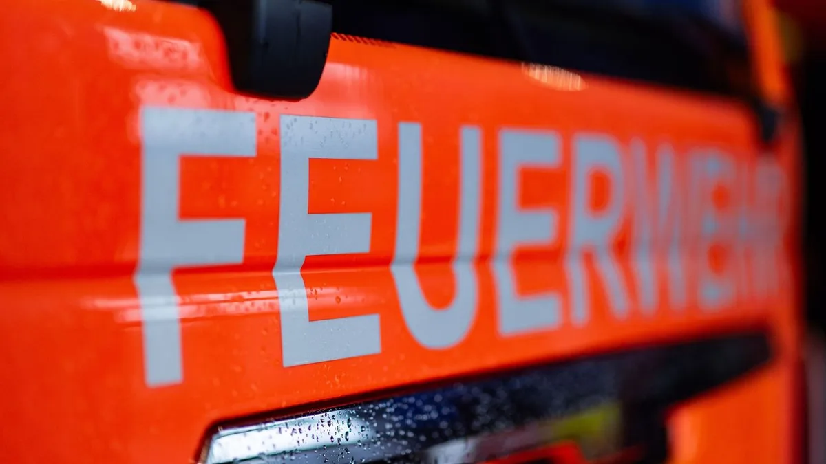 Großeinsatz der Feuerwehr: Fenster schließen: Brand auf einem Mannheimer Recyclinghof