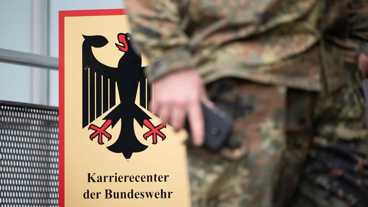 Kriminalität: Karrierecenter der Bundeswehr mit Farbbeuteln attackiert