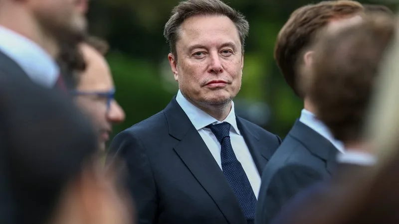 "Toute limitation de débit est décidée par l'armée": Elon Musk se défend et suggère que le gouvernement américain est responsable du ralentissement du réseau militaire Starshield en Ukraine