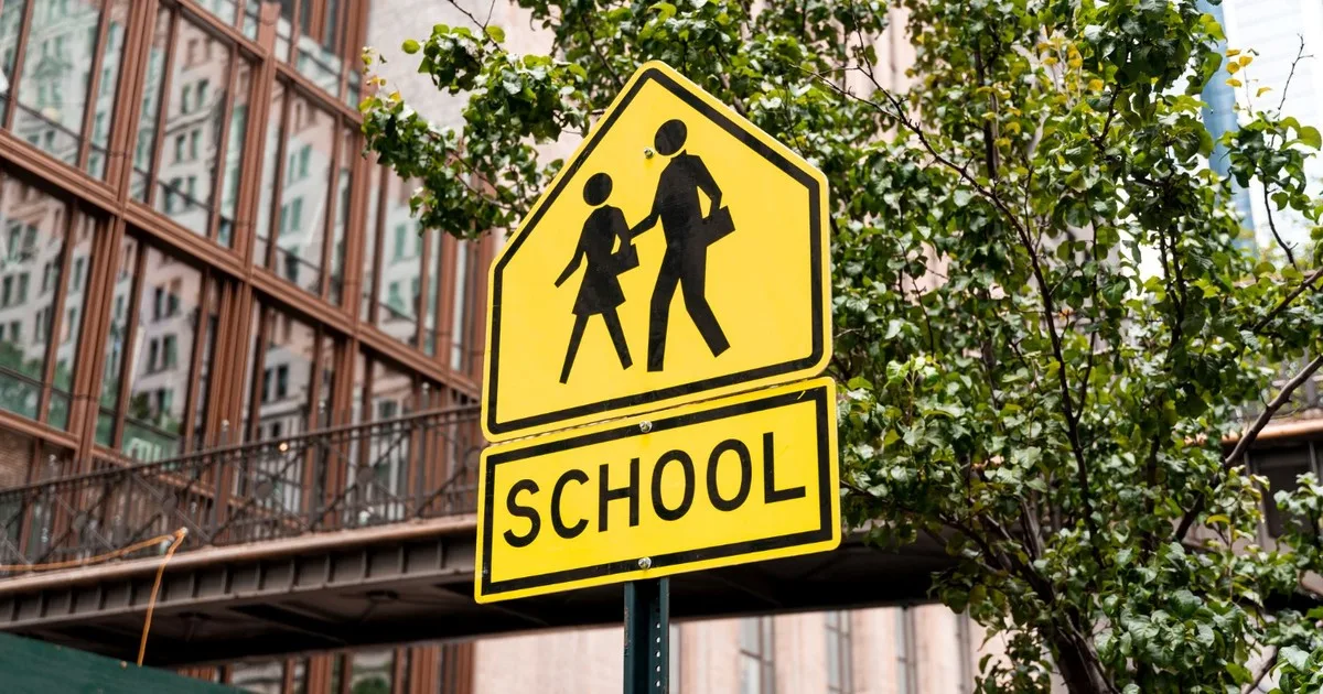 Oficial y confirmado: una importante ciudad de California reducirá la velocidad de los conductores cerca de las escuelas
