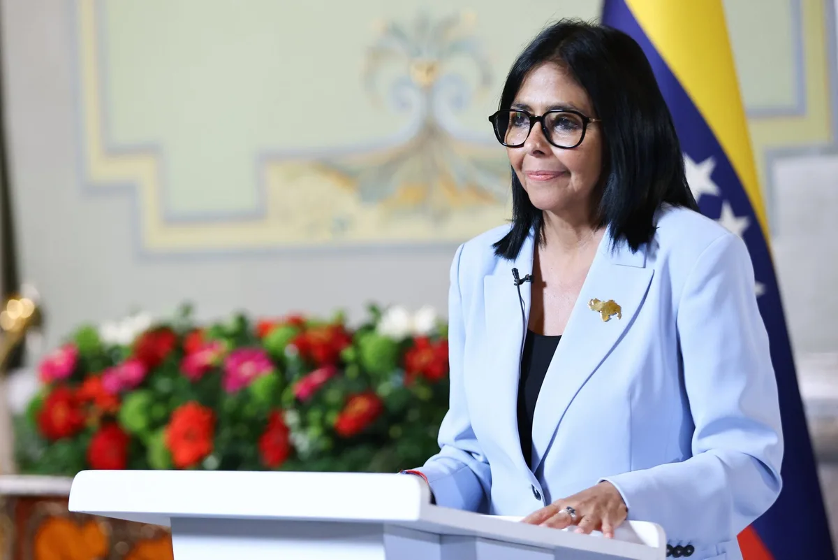 Delcy Rodríguez promete mejoras y defiende acuerdo petrolero con EE. UU., mientras venezolanos le reclaman por apagón