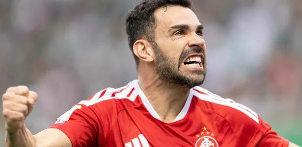 Inter aproveita falha, bate Chape e desencanta após 8 jogos, mas fica no Z4