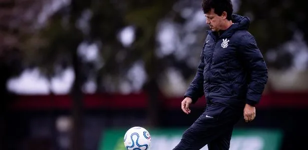 Falta de atacantes faz Diniz mudar estilo e buscar novo DNA ao Corinthians