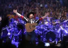 Garth Brooks and TuneIn Dissolve Sevens Radio Network Partnership