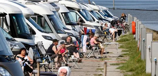 Flachbildfernseher und aufblasbare Sofas: Was hat Camping noch mit Naturerlebnis zu tun?