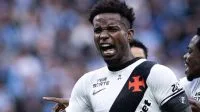 “Não abandonei o Vasco”: Coutinho ao ser apresentado no Santos