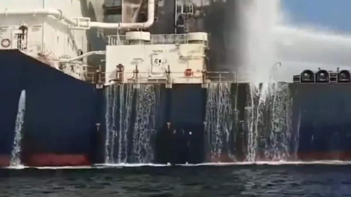 Irã afirma ter atacado terceiro superpetroleiro no Estreito de Ormuz