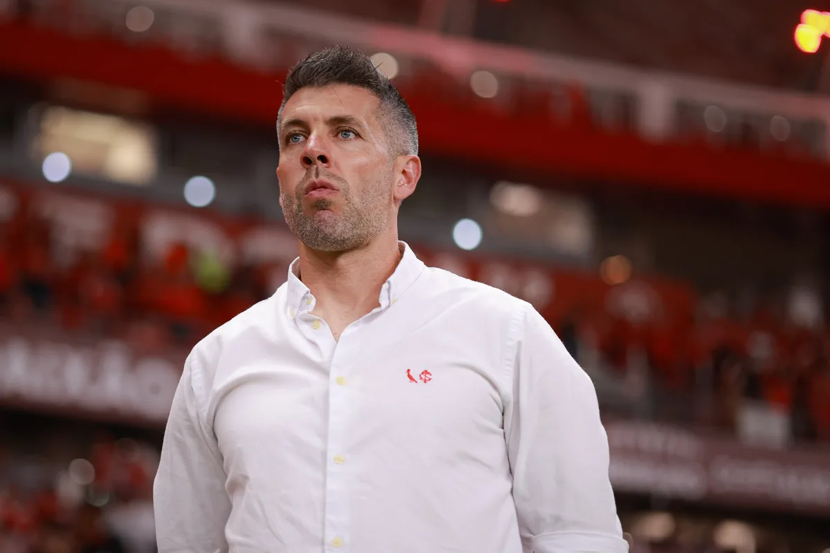 Pezzolano explica mudanças no Inter no Gre-Nal e comenta atraso em pagamentos: "Não é desculpa"