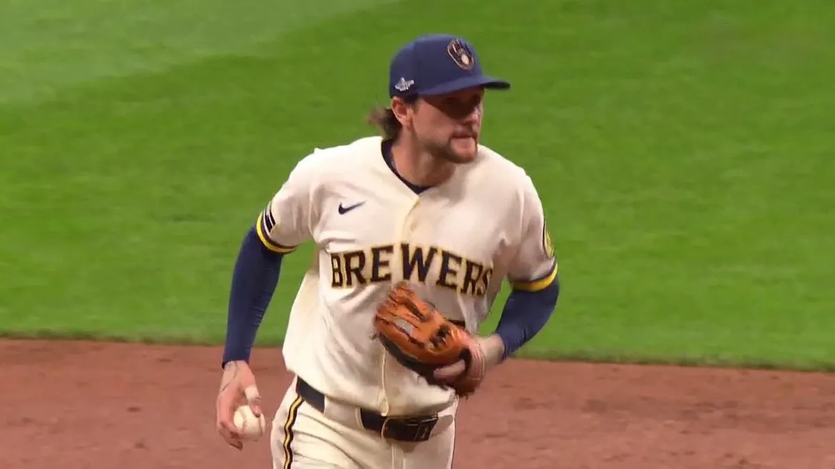 Brewers escape bases-loaded jam with clutch double play