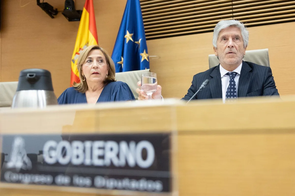 Marlaska llama al cese de la violencia en Ceuta y anuncia 35 millones para alargar espigones fronterizos