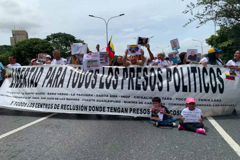 Absuelven a tres presos políticos detenidos en el contexto poselectoral de 2024