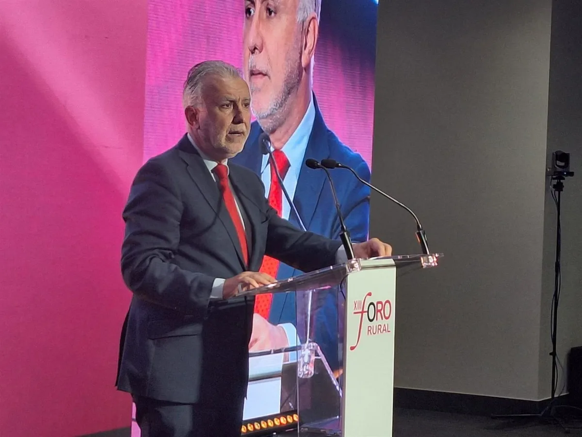 Torres afirma que la situación en Ceuta "es distinta" y que hay "12.000 personas menos que el 10 de agosto"