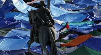 Um polícia ferido e dois detidos no dia mais tenso em 17 de acampamento na Puerta del Sol