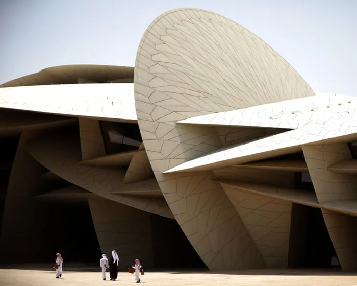 The Floating World by Ben Eastham review – a compelling debut of art’s relation to money and power