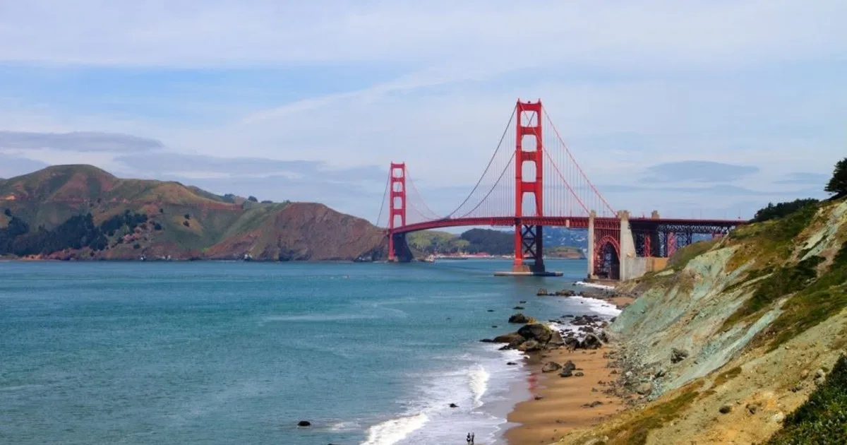 Los promotores planearon una ciudad de 30.000 habitantes al otro lado del Golden Gate, frente a San Francisco, con 50 torres de apartamentos, cientos de viviendas, un centro comercial y un hotel de lujo; el proyecto fracasó en los tribunales y su bulevar principal previsto es ahora una ruta de senderismo a través de Marin Headlands