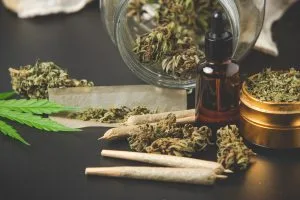 Natureza da droga não demonstra, por si só, dedicação ao tráfico, diz STJ