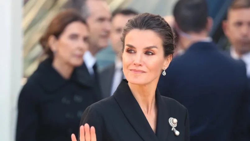 Los mensajes que la reina Letizia lanza a través de la moda: cuando un vestido habla por ella