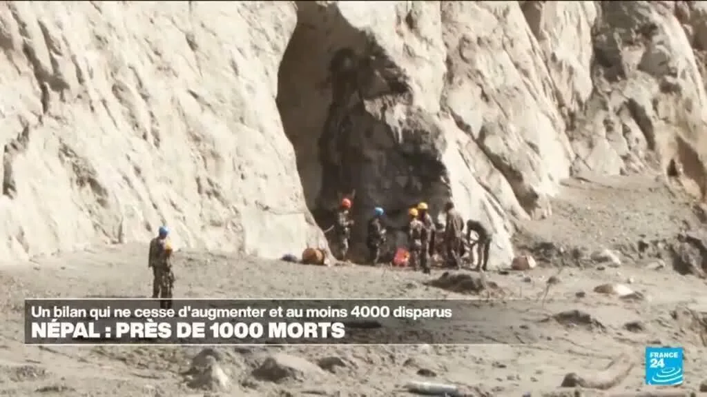 Crue au Népal : le bilan ne cesse d'augmenter et dépasse la barre des 1 000 morts