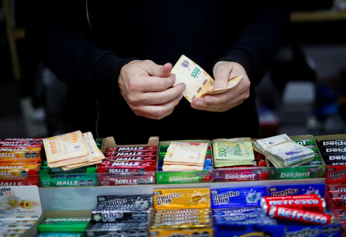 El consumo mostró signos de recuperación, pero analistas advierten que aún no hay cambio de tendencia