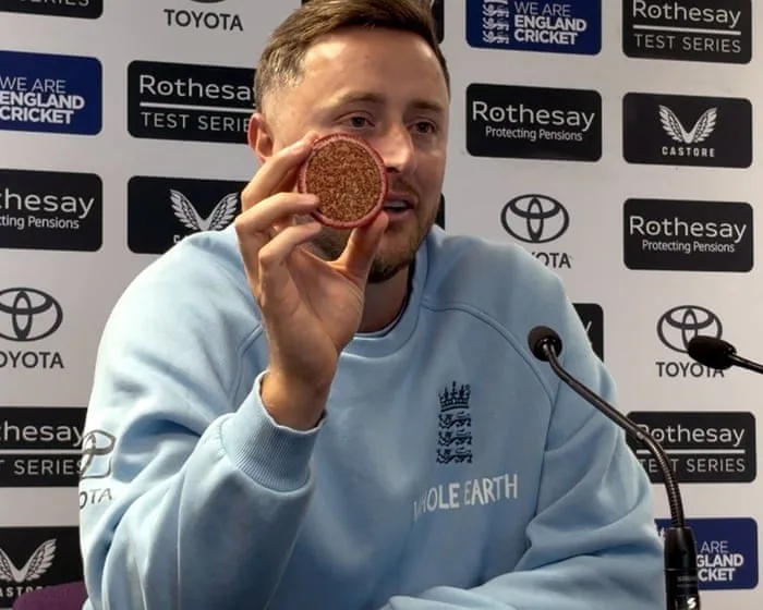 ‘You don’t have many halves’: Robinson and Tongue split cricket ball after heroics