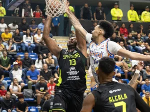 Piratas de La Guaira frena a Spartans de visitante y suma su tercera victoria