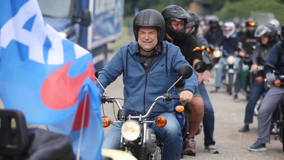Landtagswahlen: Auch AfD-Kandidat Holm macht Wahlkampf auf Simson-Moped