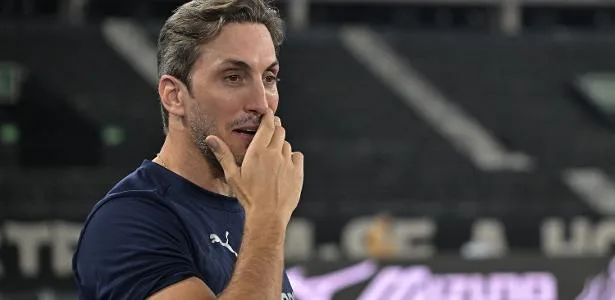 Fluminense anuncia saída de Zubeldía após empate na Libertadores