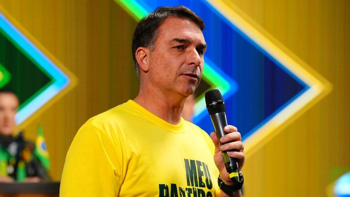 Flávio Bolsonaro: qualquer pessoa prometendo cargos ou ministérios em meu nome é picareta