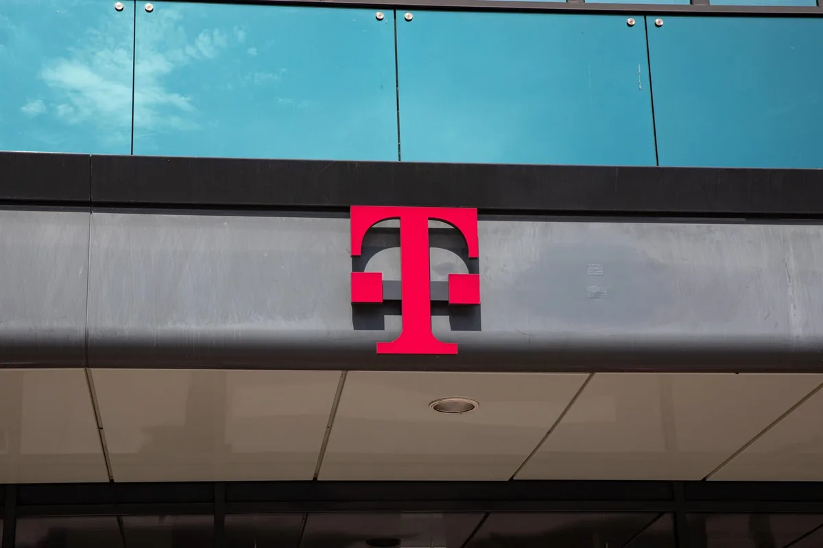 Deutsche Telekom adquiere una compañía de fibra óptica y un operador de televisión polacos por 1.000 millones