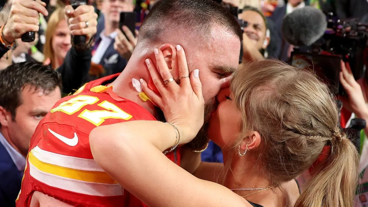 Taylor Swift is proud wife as Travis Kelce scores touchdown