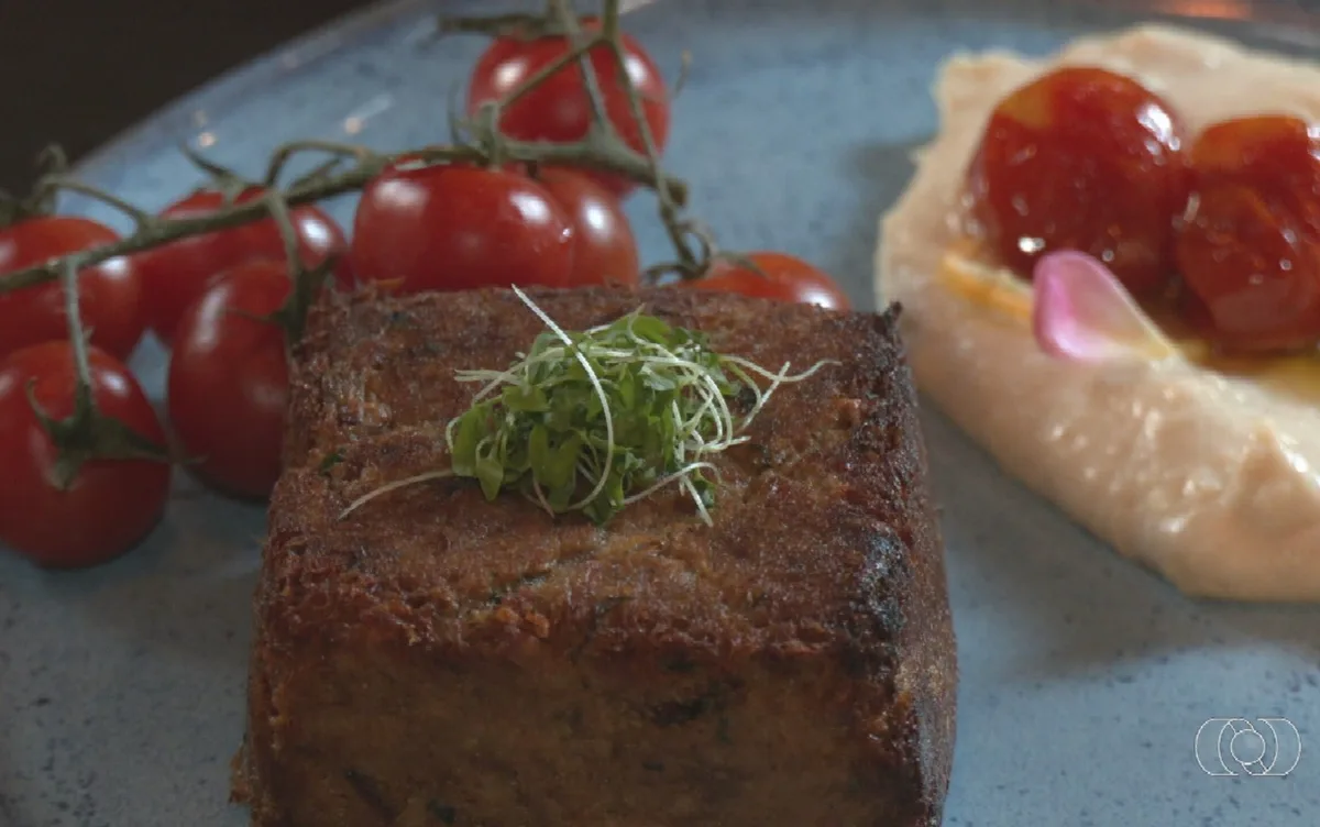 Carne de lata estilizada: Sabores do Campo ensina receita com purê de requeijão e tomate confitado