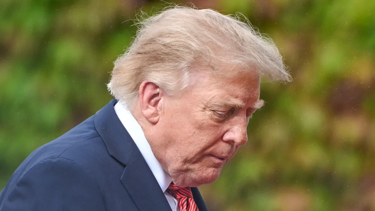 Donald Trump Humiliated by Giant Crowd at Kennedy Center