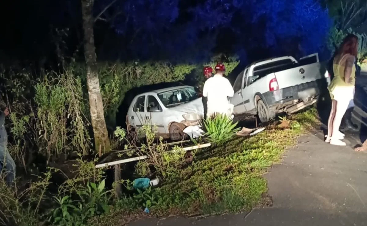 Corte no rosto e suposta embriaguez! Acidente entre dois veículos deixa mulher ferida e idoso ileso em Almirante Tamandaré